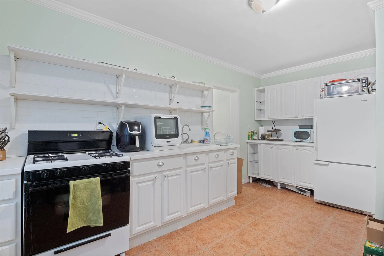 523 34th St - Photo 5 of 15