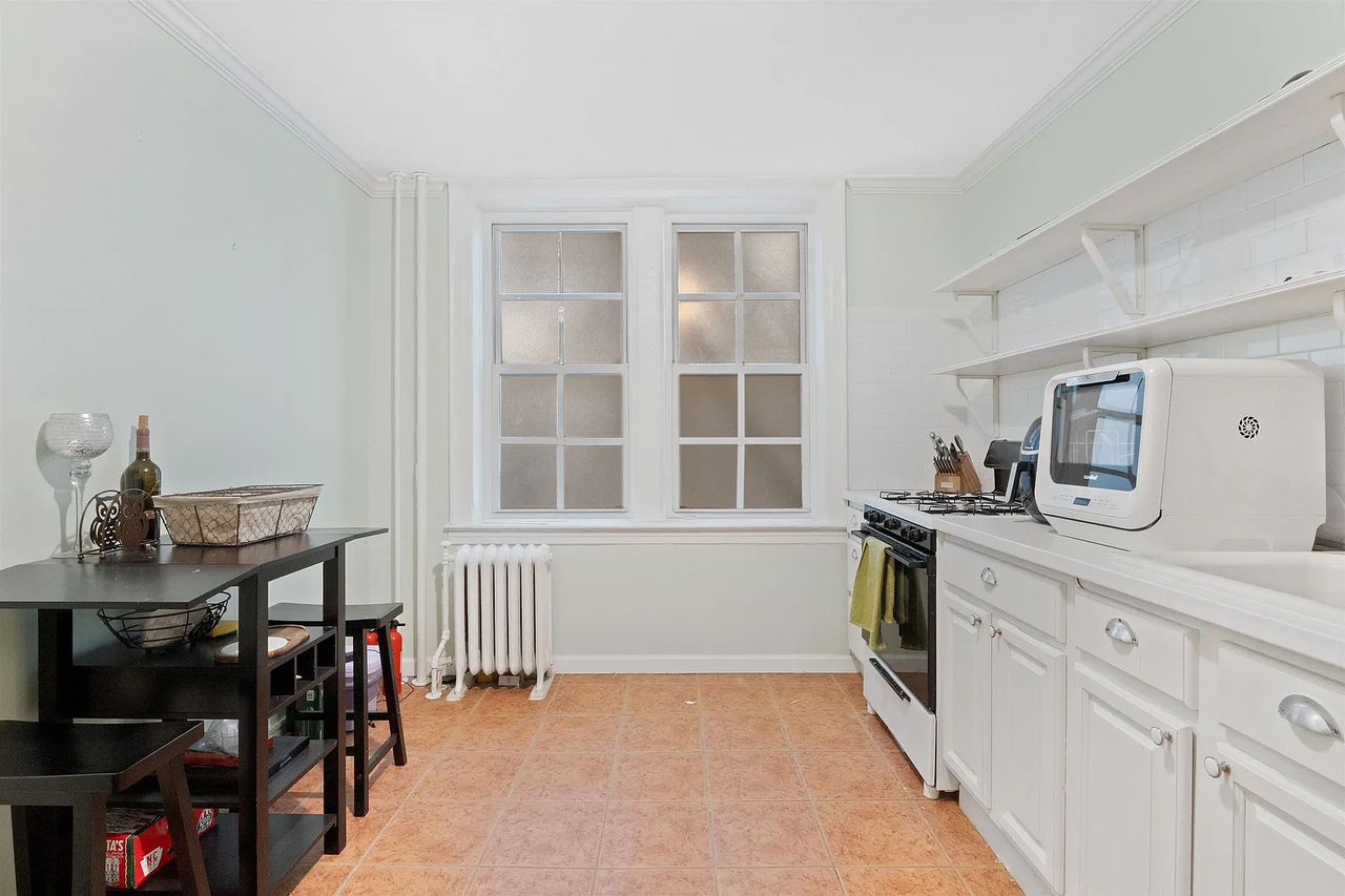 523 34th St - Photo 6 of 15