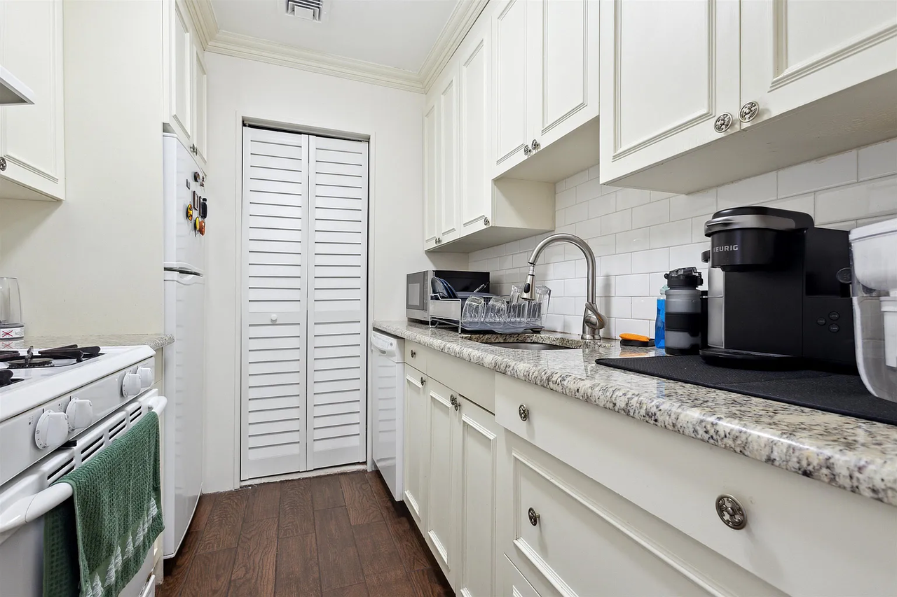 603 55th St - Photo 6 of 19