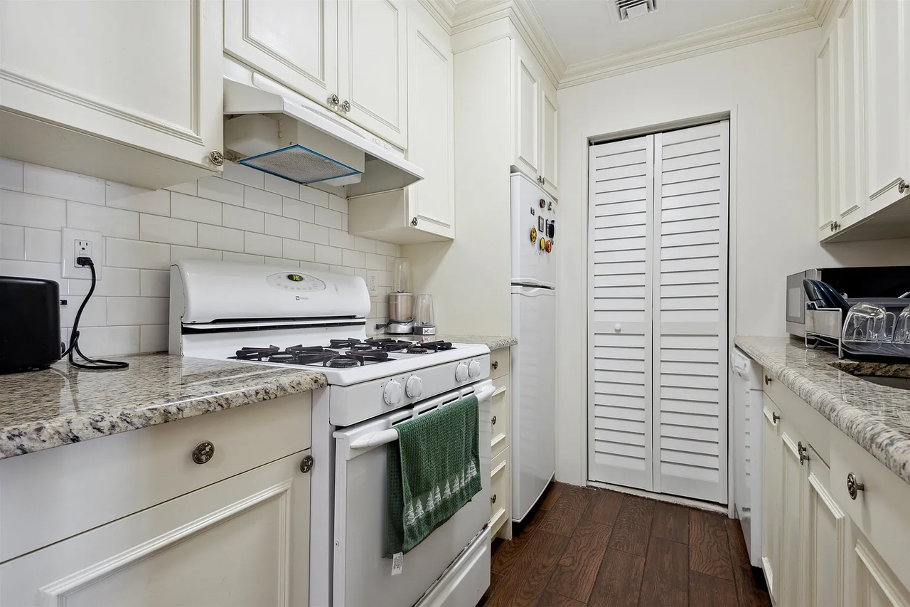 603 55th St - Photo 7 of 19