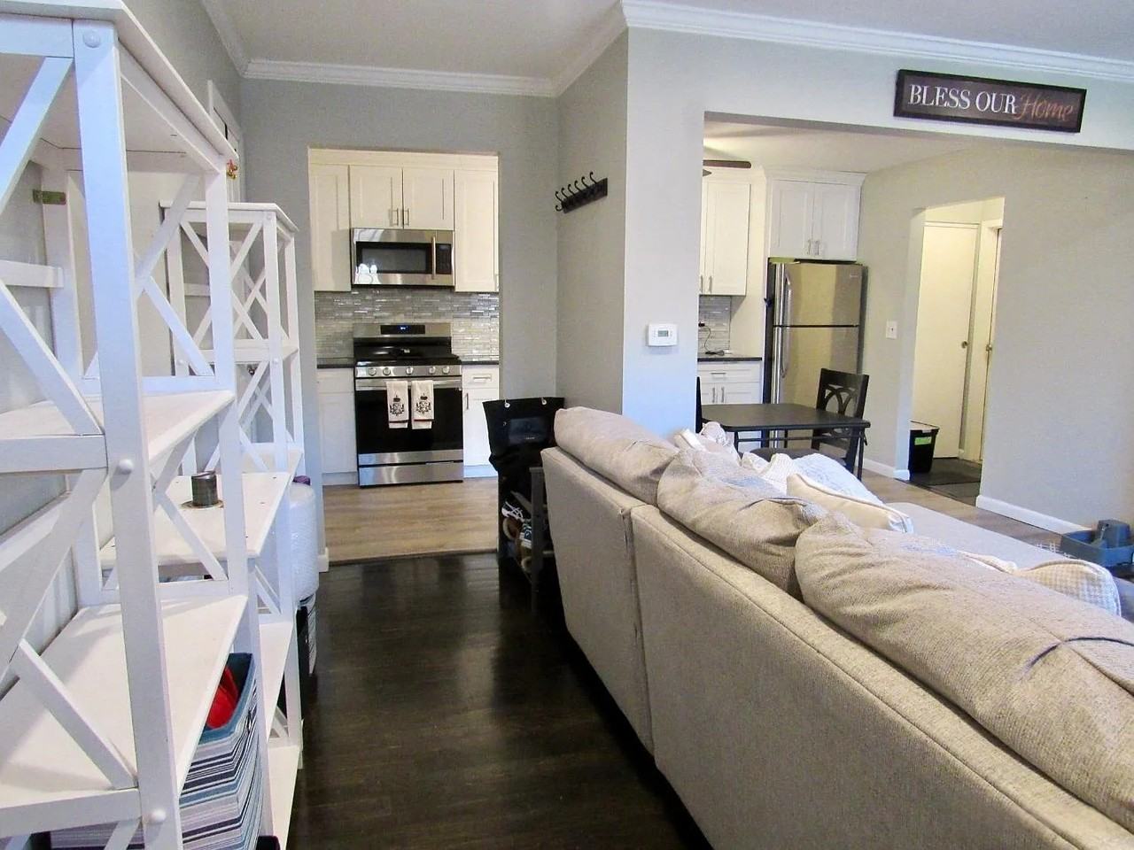 1029 Cricket Ln - Photo 3 of 16