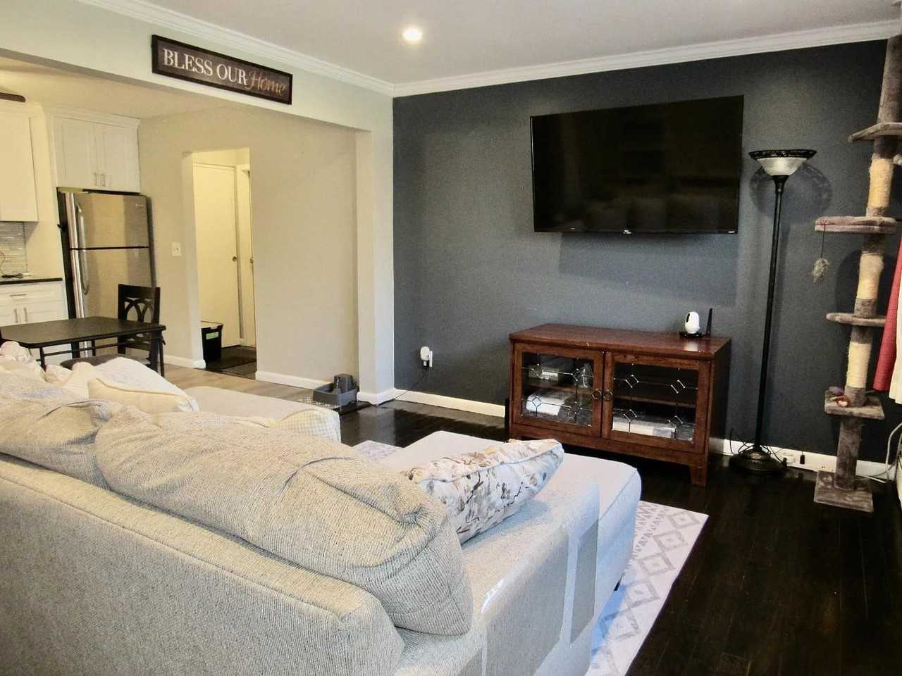 1029 Cricket Ln - Photo 4 of 16