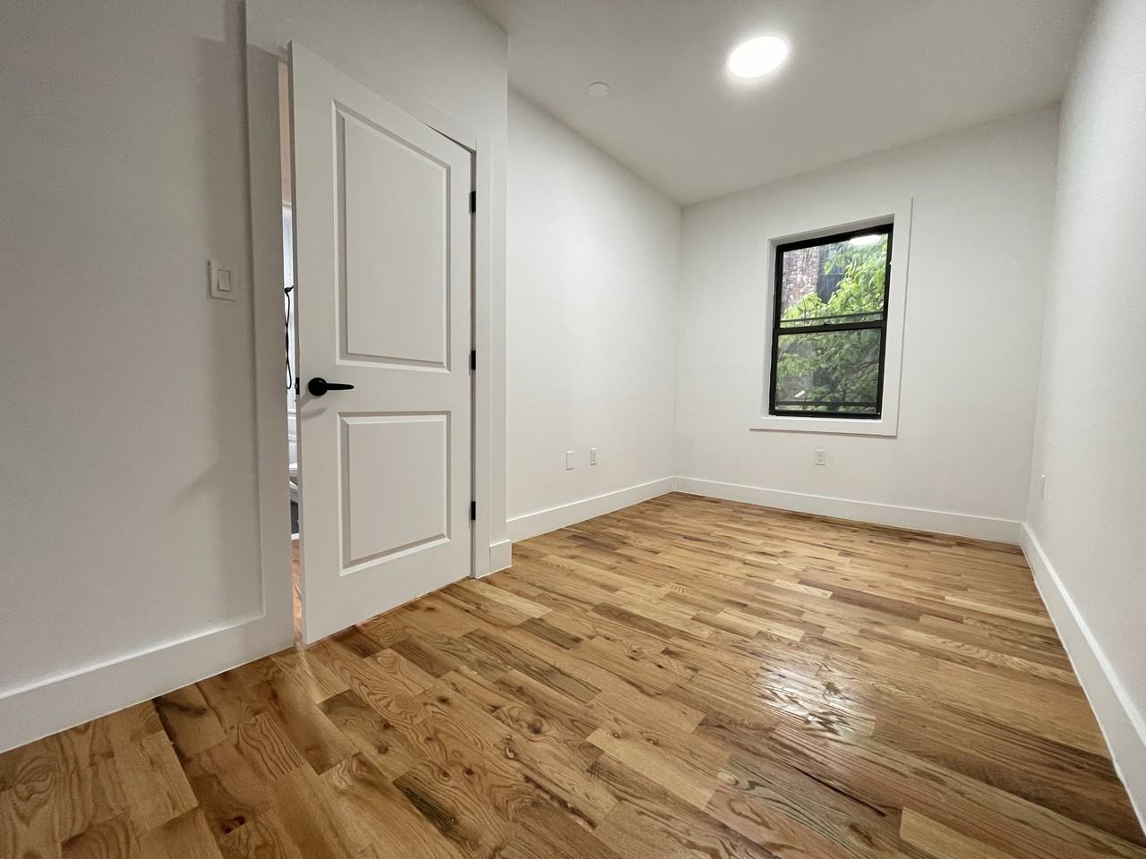 422 E 31st St #3 - Photo 3 of 14