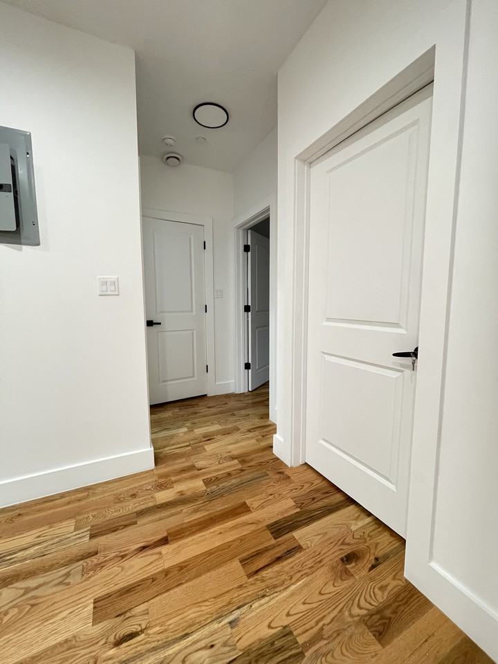 422 E 31st St #3 - Photo 4 of 14