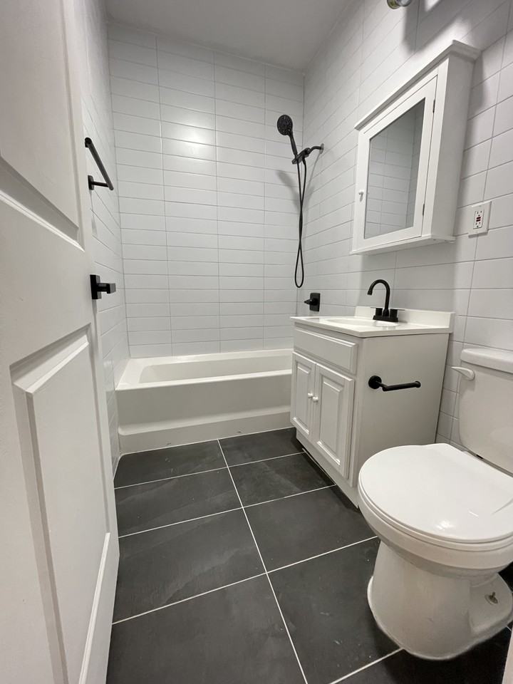 422 E 31st St #3 - Photo 6 of 14