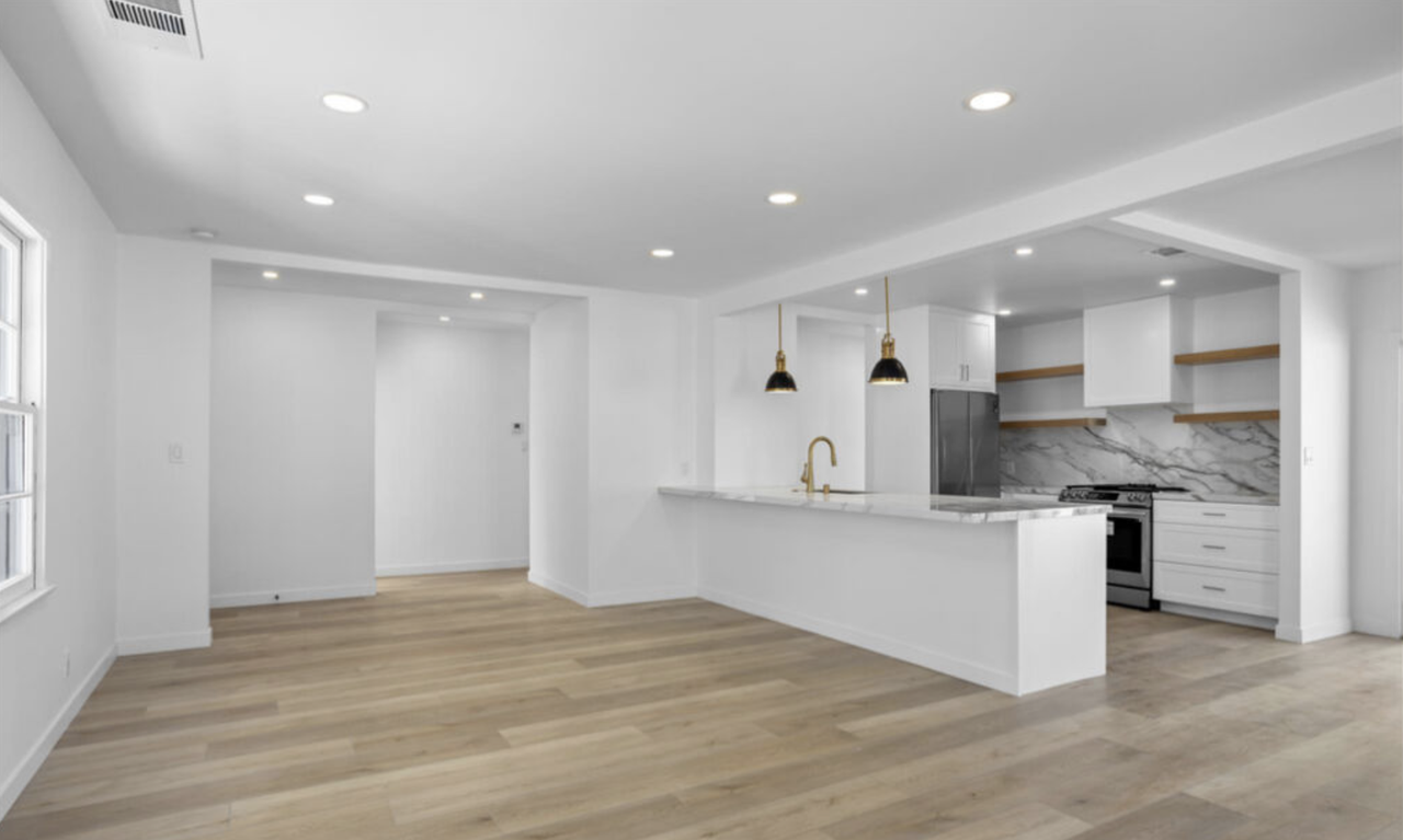 2218 24th St - Photo 2 of 18