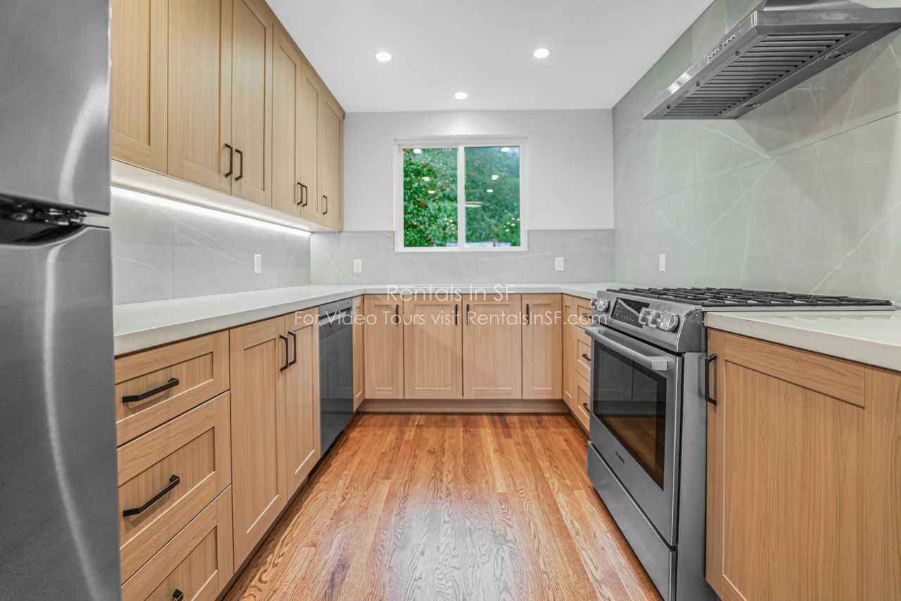 226 Molimo Dr - Photo 4 of 18