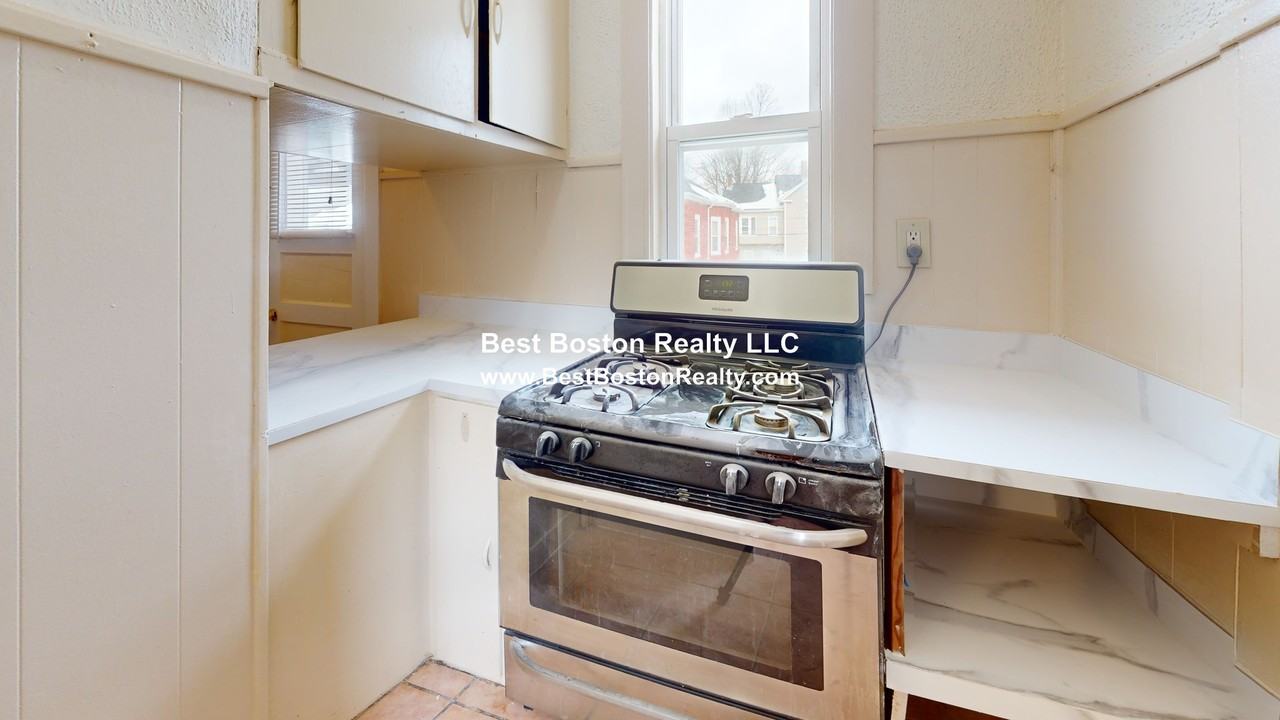 93 Capen St #2 - Photo 3 of 17