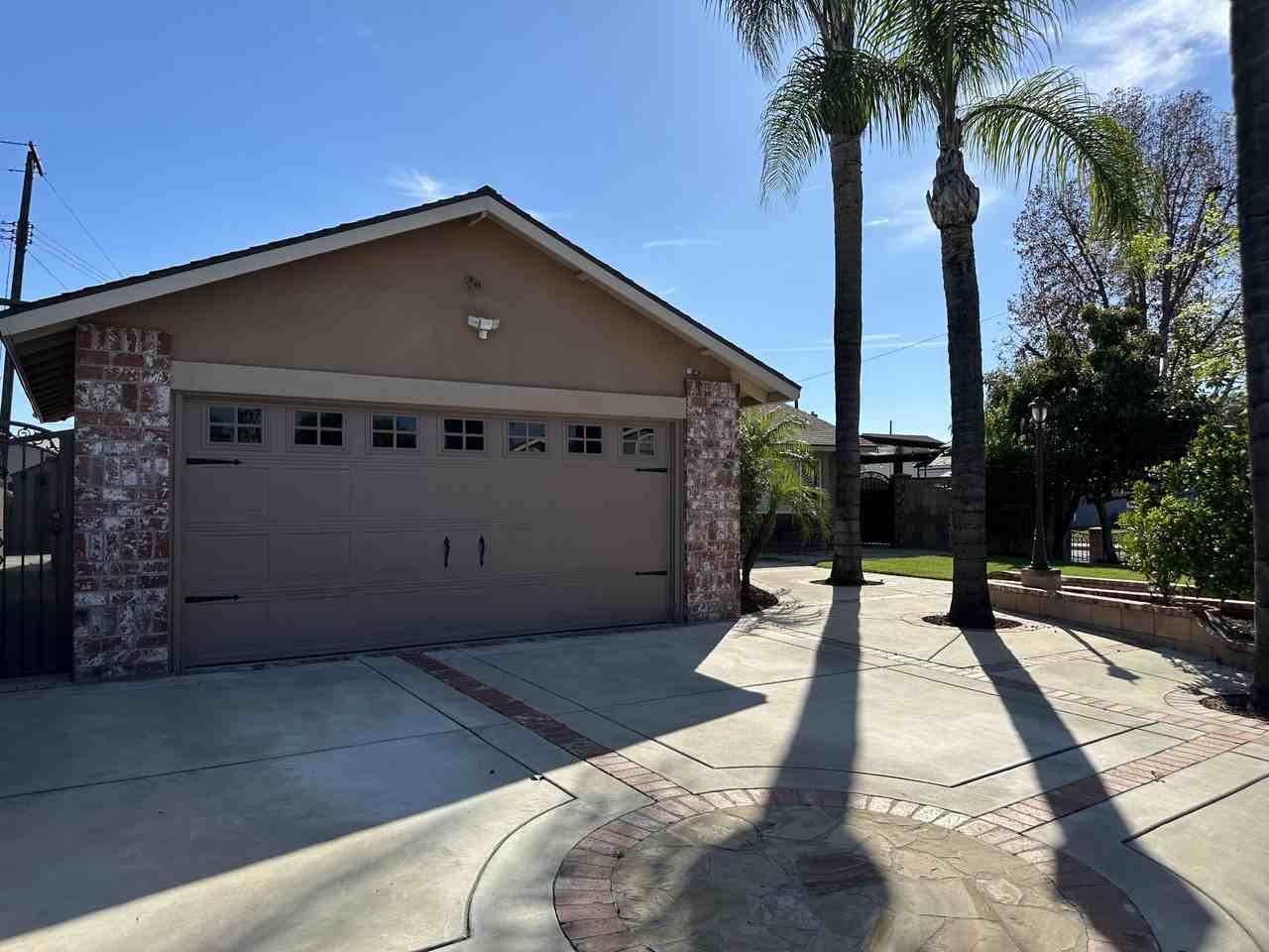 4611 Harrison St #1 - Photo 3 of 35