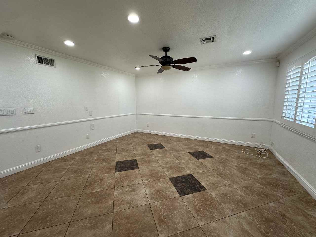 4611 Harrison St #1 - Photo 4 of 35