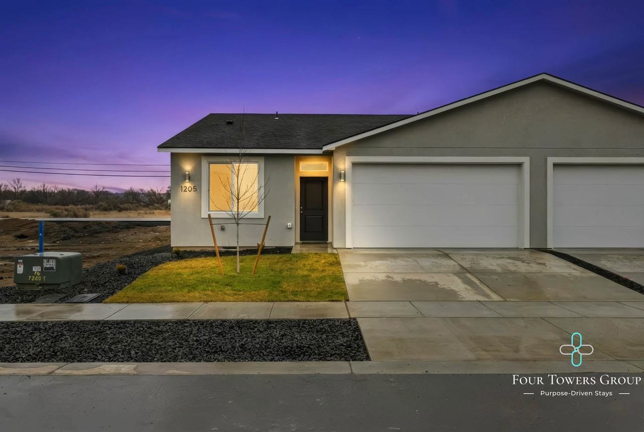 1205 Ne Emerald Dr - Photo 2 of 12