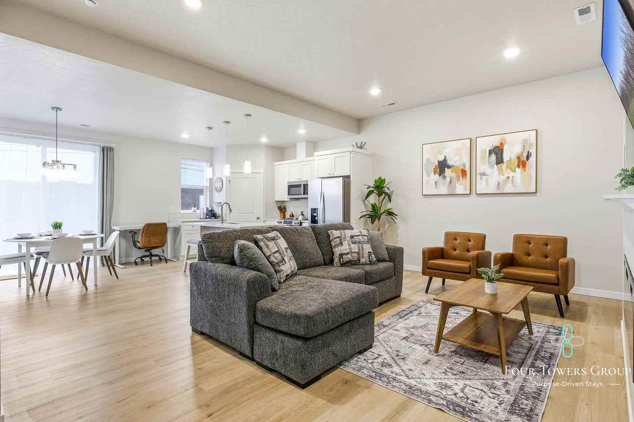 1205 Ne Emerald Dr - Photo 7 of 12