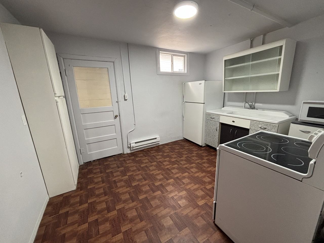 122 1/2 7th St #1 - Photo 4 of 16