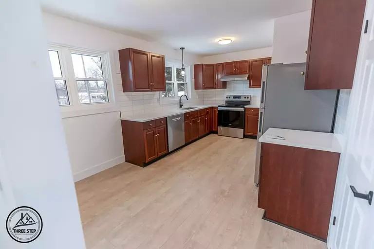 89 Morenz Cres #1 - Photo 3 of 30