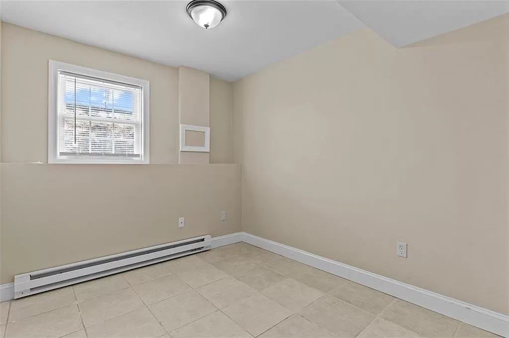 23 Vaughan St #1 - Photo 6 of 10