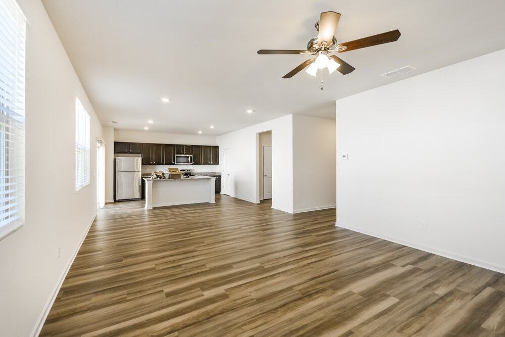 637 Moorings Ave - Photo 5 of 17