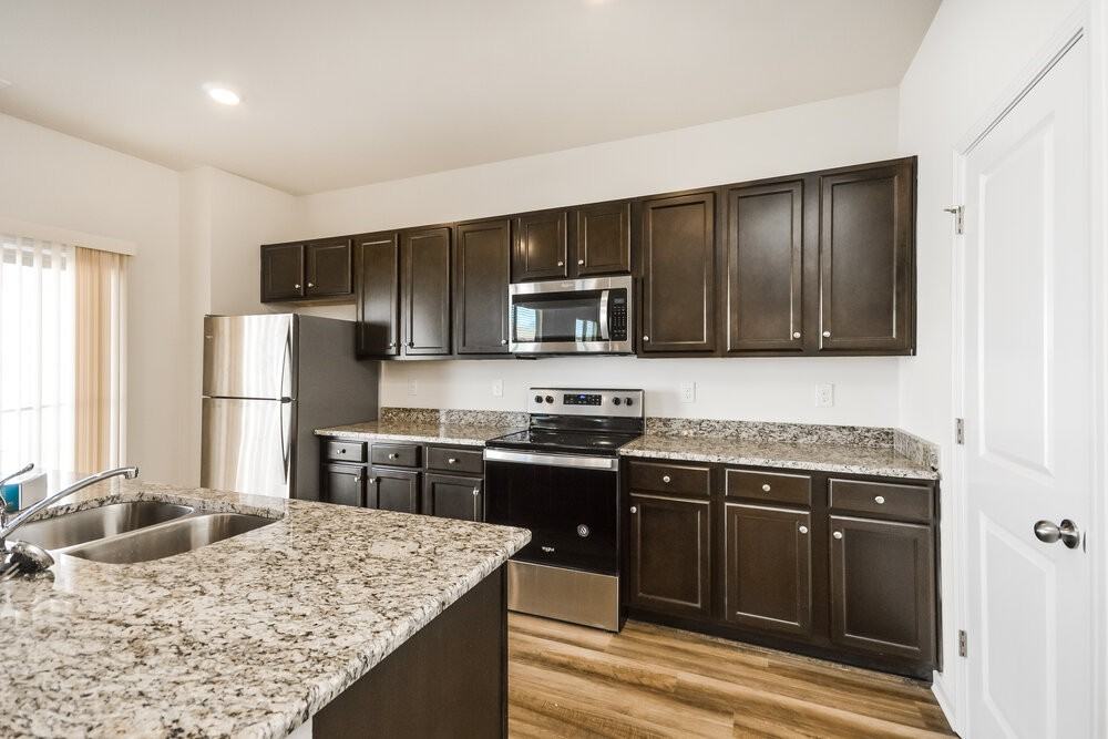 637 Moorings Ave - Photo 6 of 17