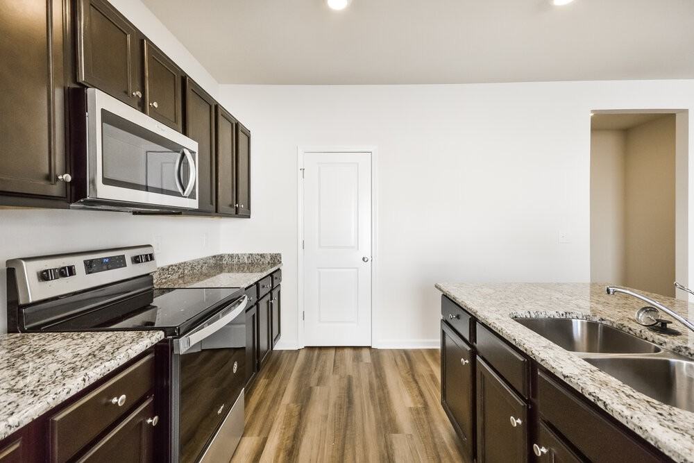 637 Moorings Ave - Photo 7 of 17