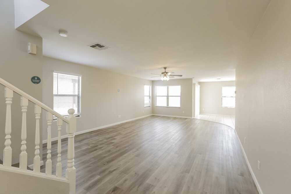 2217 E 35th Ave - Photo 5 of 17