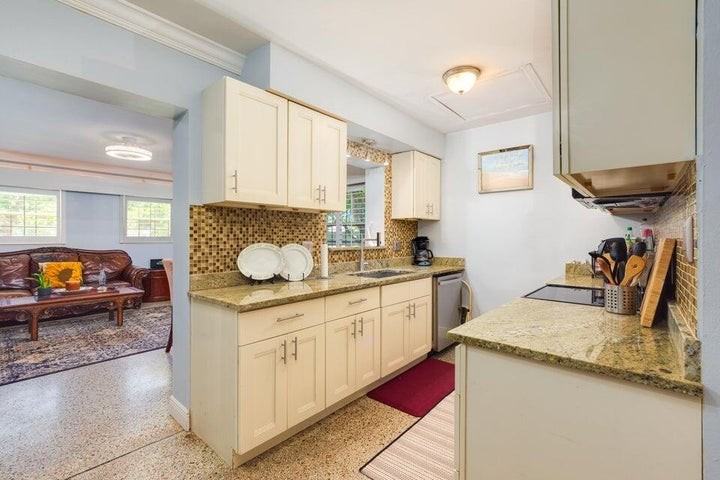 145 Southeast 3rd Avenue - Photo 4 of 8