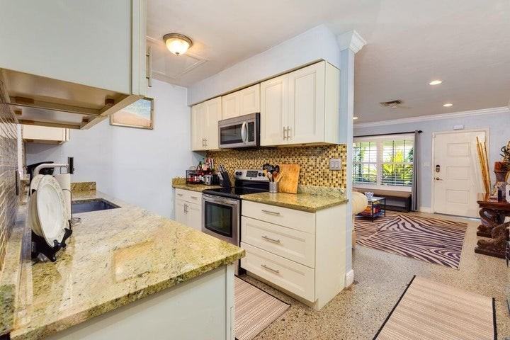 145 Southeast 3rd Avenue - Photo 5 of 8