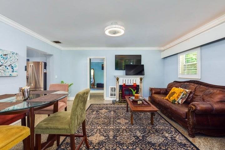 145 Southeast 3rd Avenue - Photo 7 of 8