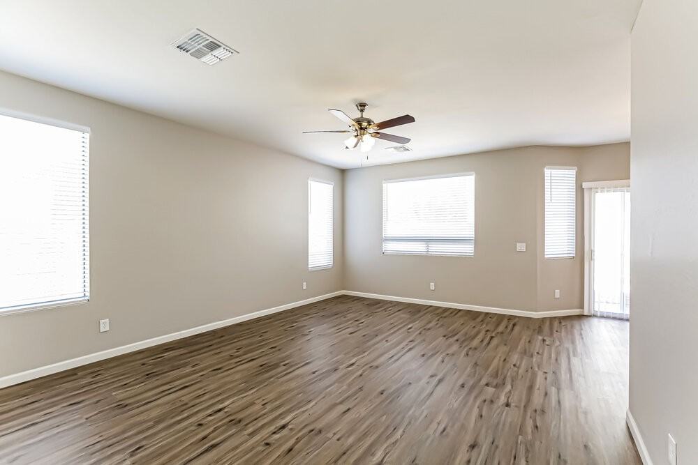 9032 W Preston Ln - Photo 4 of 17