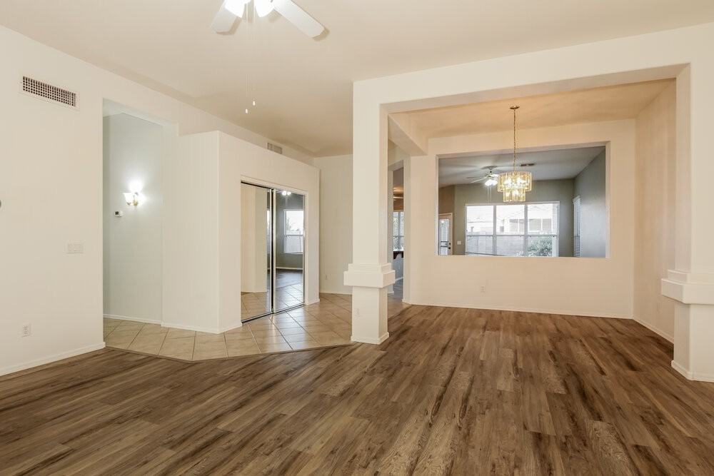 11660 W Cardinal Ct - Photo 3 of 16