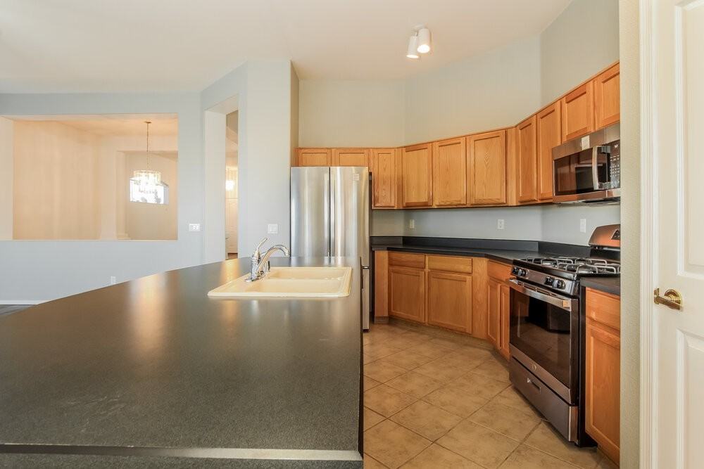 11660 W Cardinal Ct - Photo 5 of 16