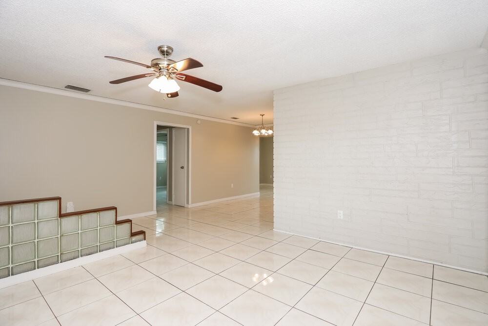 9521 Nw 25th St - Photo 4 of 15