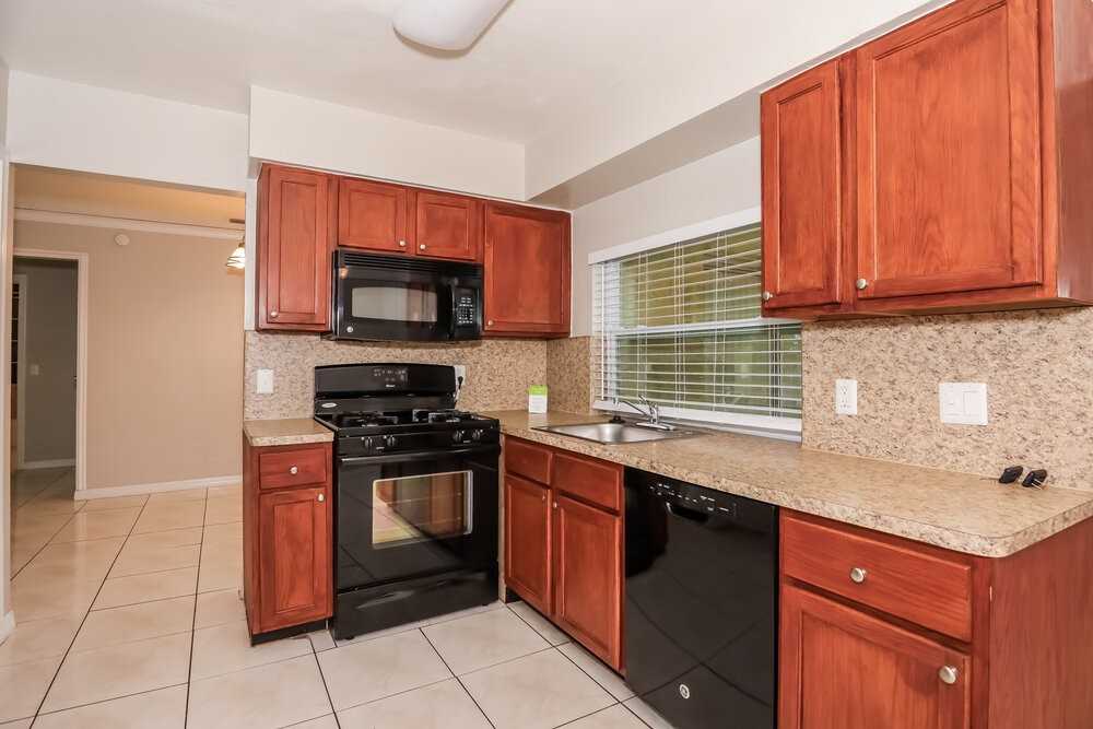 9521 Nw 25th St - Photo 6 of 15