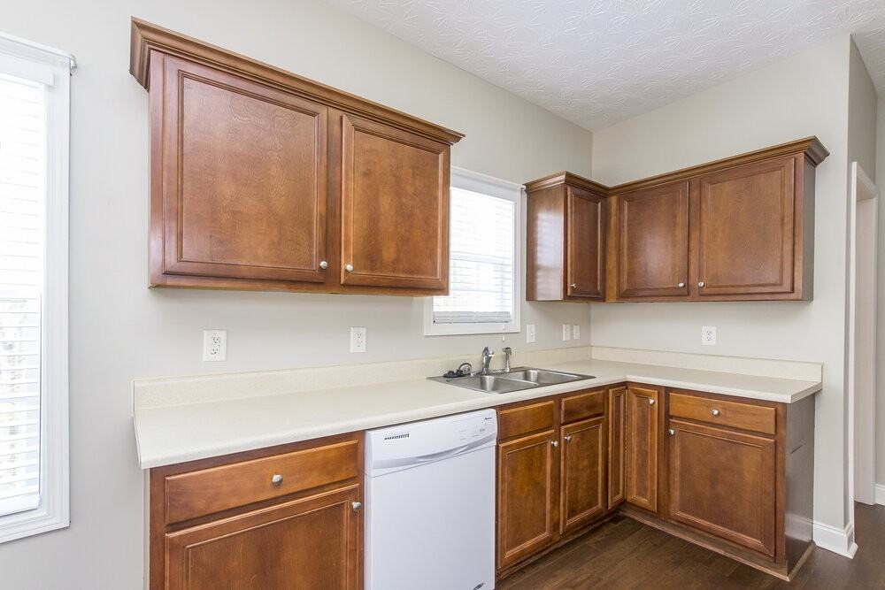 206 Providence Rd - Photo 5 of 15