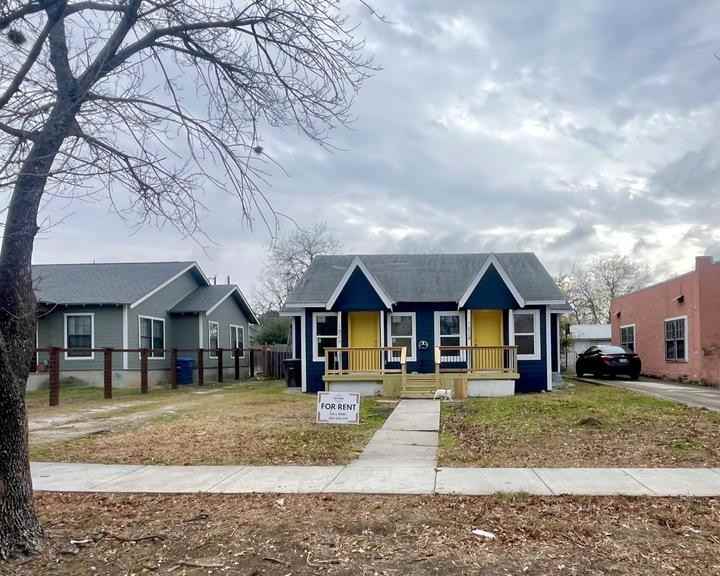 1828 Texas Ave - Photo 2 of 14