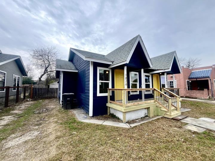 1828 Texas Ave - Photo 3 of 14