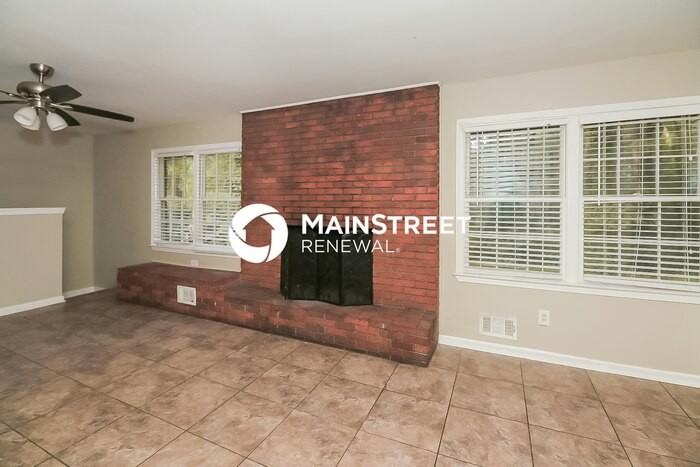 266 Tonawanda Dr Se - Photo 5 of 17