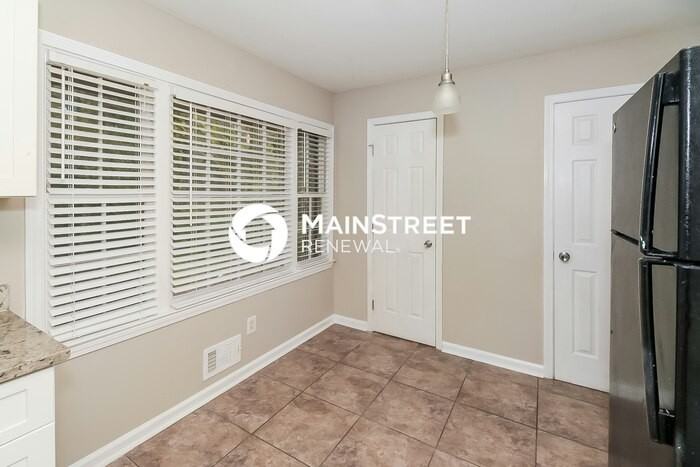 266 Tonawanda Dr Se - Photo 6 of 17