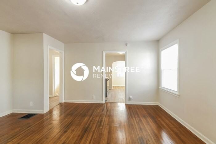 1934 N Bosart Ave - Photo 4 of 16