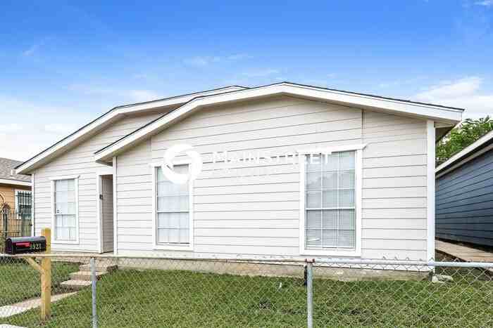 9921 Cedar Mountain Cir - Photo 2 of 16