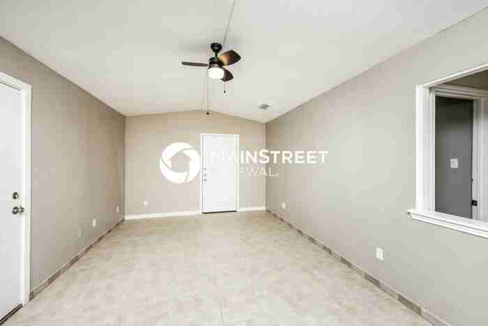 9921 Cedar Mountain Cir - Photo 3 of 16