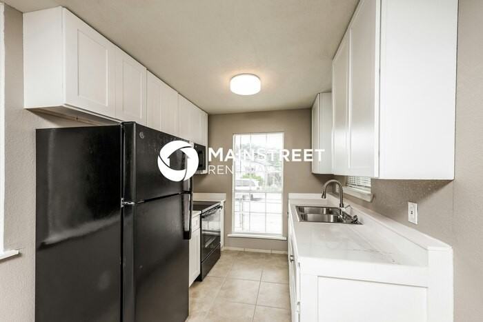 9921 Cedar Mountain Cir - Photo 5 of 16