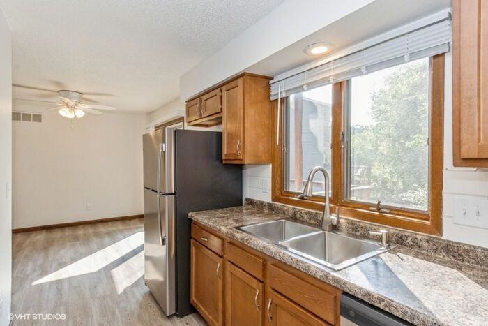 1359 Southview Cir - Photo 5 of 28