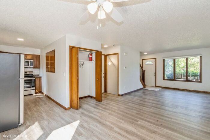 1359 Southview Cir - Photo 7 of 28