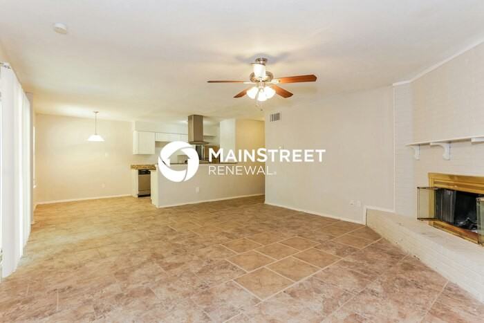 817 Sandalwood Ln - Photo 3 of 16