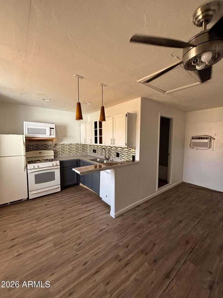 909 N Kadota Ave - Photo 2 of 4