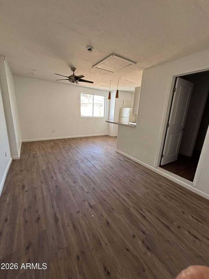 909 N Kadota Ave - Photo 3 of 4