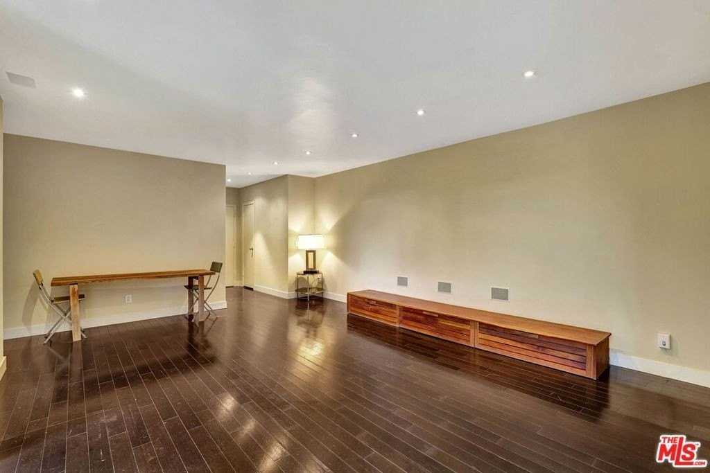 1010 Palm Ave - Photo 2 of 32