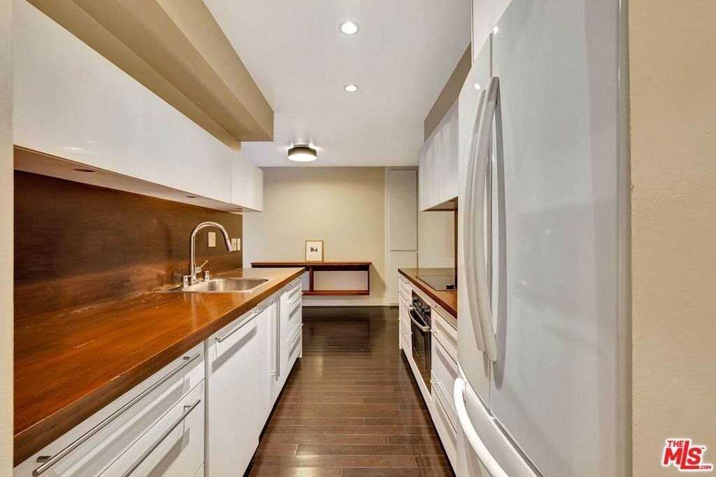 1010 Palm Ave - Photo 5 of 32