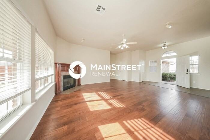 5104 Se 46th St - Photo 4 of 18