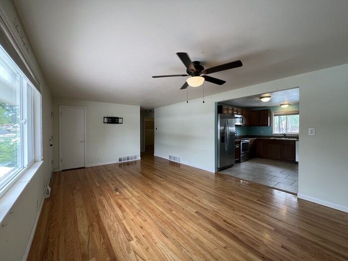 7650 Julian St - Photo 3 of 13