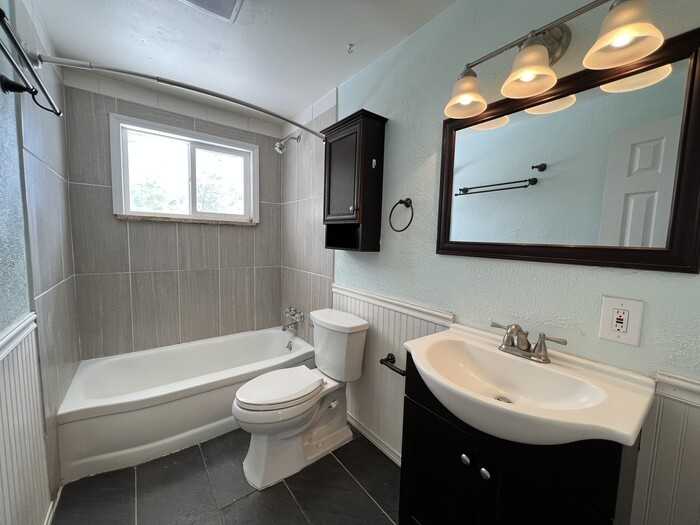 7650 Julian St - Photo 6 of 13